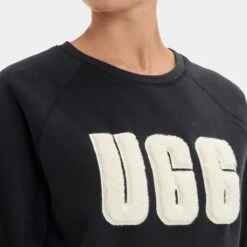 UGG W Madeline Fuzzy Logo Crewneck Truien & Vesten - Zwart -ONLY Winkel 1200x1200 88