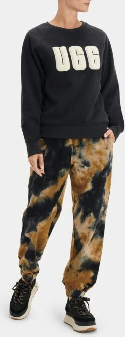 UGG W Madeline Fuzzy Logo Crewneck Truien & Vesten - Zwart -ONLY Winkel 447x1200 2