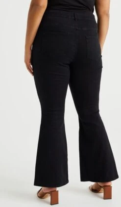 WE Fashion Dames High Rise Flared Jeans Met Stretch - Curve -ONLY Winkel 702x1200 10