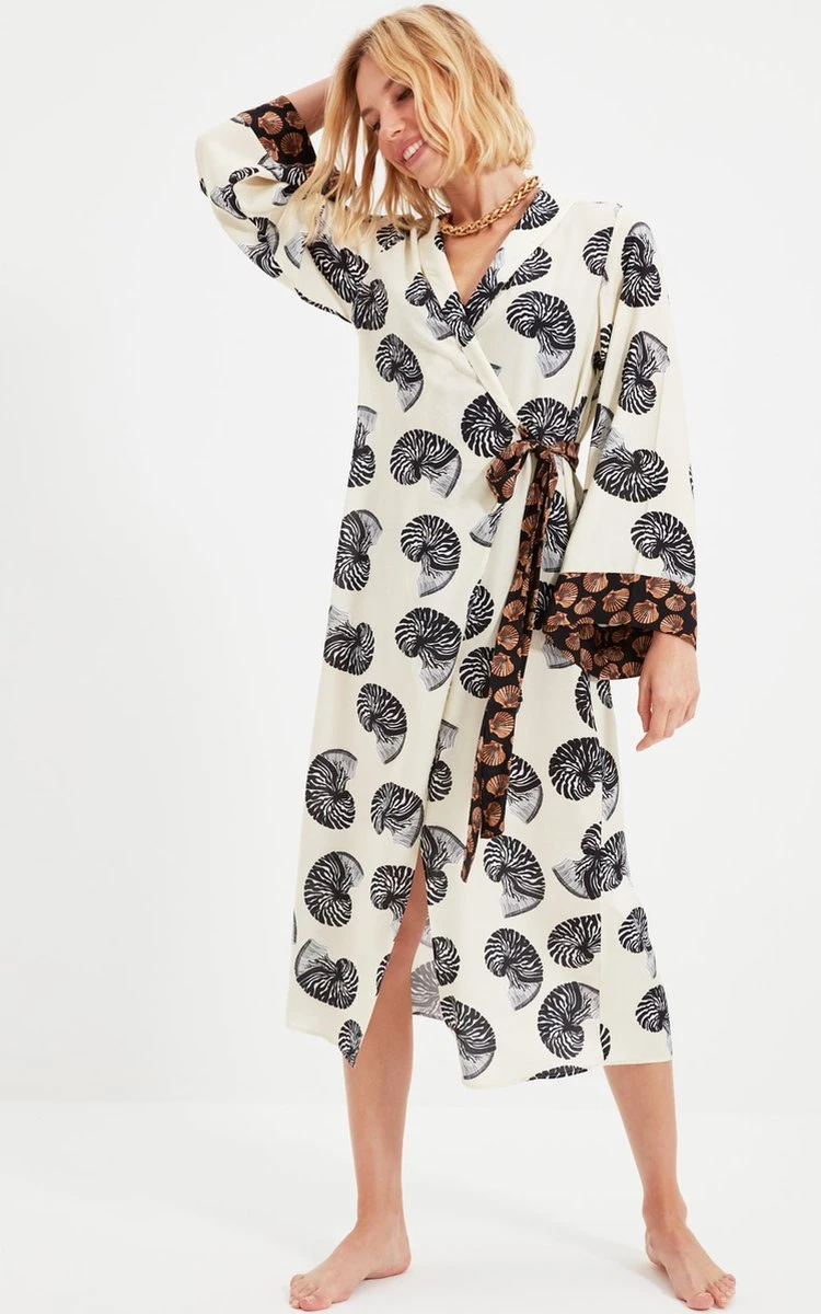 Trendyol Vrouwen Off-shoulder Basis Kimono & Kaftan 3 Trendyol Vrouwen Off-shoulder Basis Kimono & Kaftan