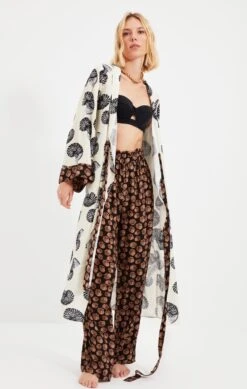 Trendyol Vrouwen Off-shoulder Basis Kimono & Kaftan 17 Trendyol Vrouwen Off-shoulder Basis Kimono & Kaftan -ONLY Winkel 761x1200 5