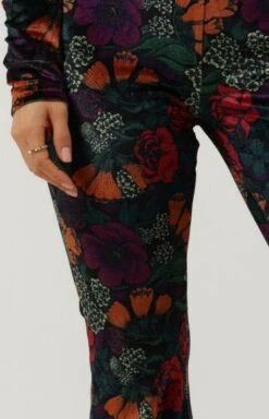 Colourful Rebel Jolie Big Flower Velvet Flare Pants - S 13 Colourful Rebel Jolie Big Flower Velvet Flare Pants - S -ONLY Winkel 772x1200 4