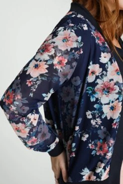 Cassis Korte, Open Bomberjack In Voile Met Bloemenmotief 18 Cassis Korte, Open Bomberjack In Voile Met Bloemenmotief -ONLY Winkel 799x1200 62