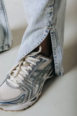 Colourful Rebel Livia Mid Rise Slit Denim - XS -ONLY Winkel 800x1200 1137