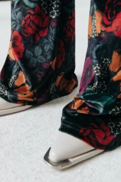 Colourful Rebel Jolie Big Flower Velvet Flare Pants - S 11 Colourful Rebel Jolie Big Flower Velvet Flare Pants - S -ONLY Winkel 800x1200 1223
