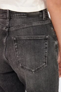 ONLY ONLVENEDA HW MOM DNM REA579 Dames Jeans - Maat XS/34 -ONLY Winkel 800x1200 1311
