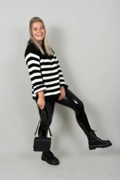 Merkloos Fenne Trui | Trui Dames | Gestreept | Trendy | Fashion | Rits | Comfortabel | Valt Langer | Kleur Zwart | Maat One Size -ONLY Winkel 800x1200 597