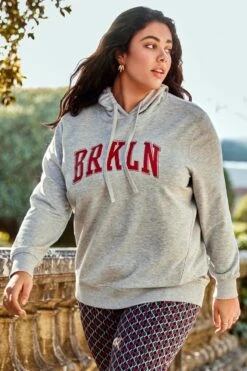 ONLY CARMAKOMA CARLINO LS HOODIE PRINT JRS Dames Trui - Maat M/48 -ONLY Winkel 800x1200 689