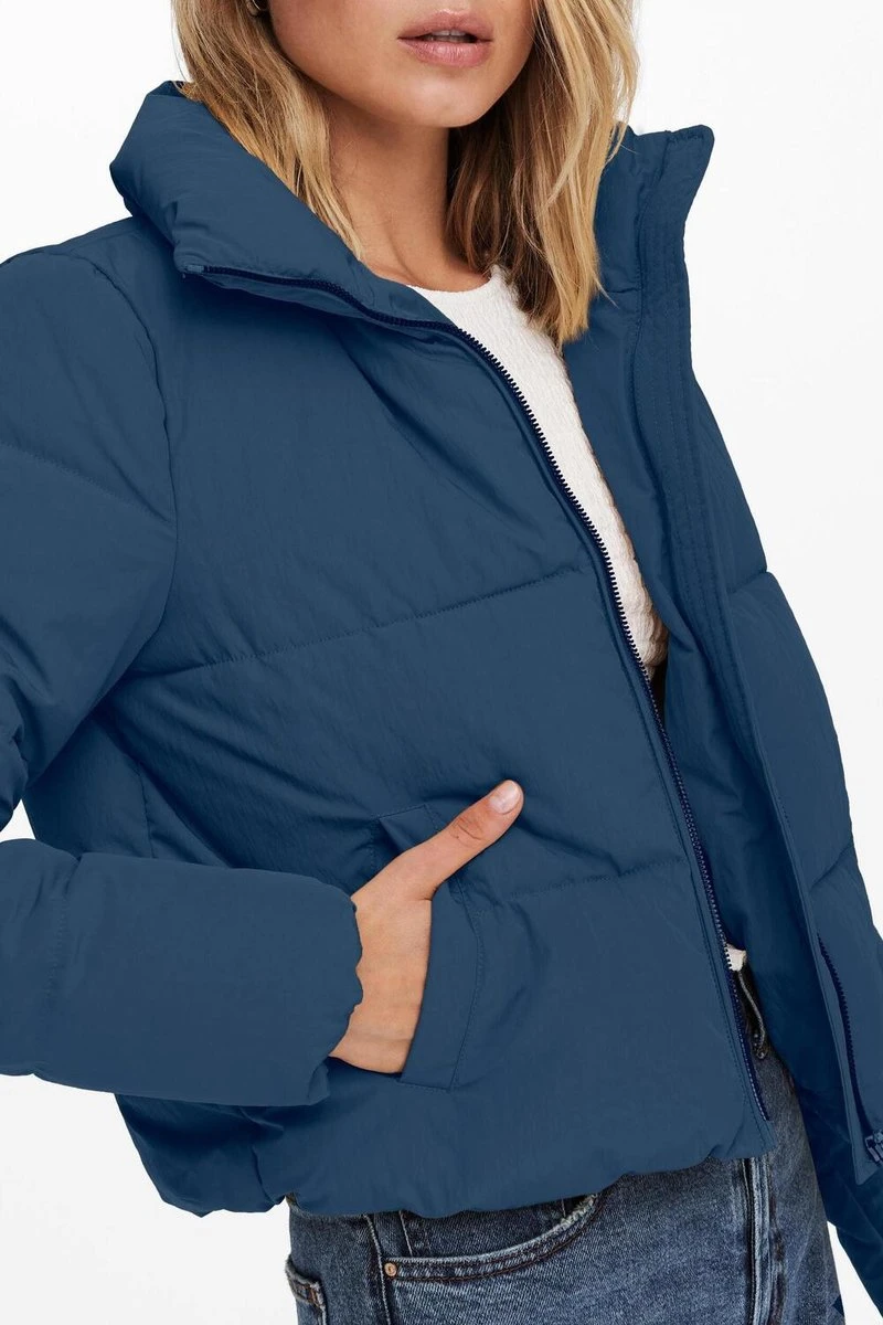 Only Jas Onldolly Short Puffer Jacket Otw No 15205371 Dark Denim Dames Maat - M 6 Only Jas Onldolly Short Puffer Jacket Otw No 15205371 Dark Denim Dames Maat - M - Afbeelding 4