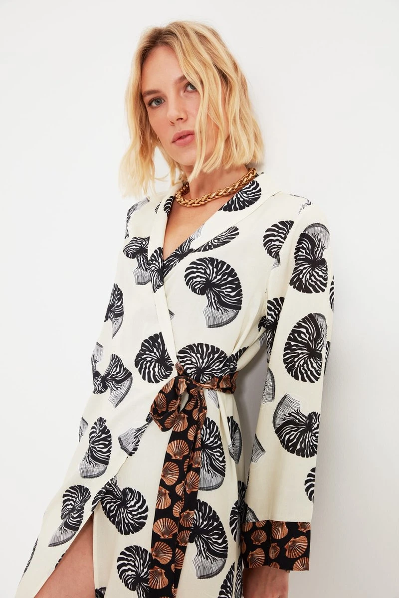 Trendyol Vrouwen Off-shoulder Basis Kimono & Kaftan 9 Trendyol Vrouwen Off-shoulder Basis Kimono & Kaftan - Afbeelding 7