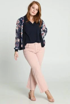 Cassis Korte, Open Bomberjack In Voile Met Bloemenmotief 21 Cassis Korte, Open Bomberjack In Voile Met Bloemenmotief -ONLY Winkel 805x1200 6