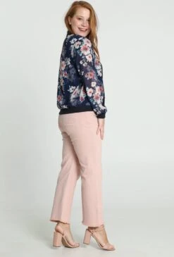 Cassis Korte, Open Bomberjack In Voile Met Bloemenmotief 19 Cassis Korte, Open Bomberjack In Voile Met Bloemenmotief -ONLY Winkel 811x1200 6