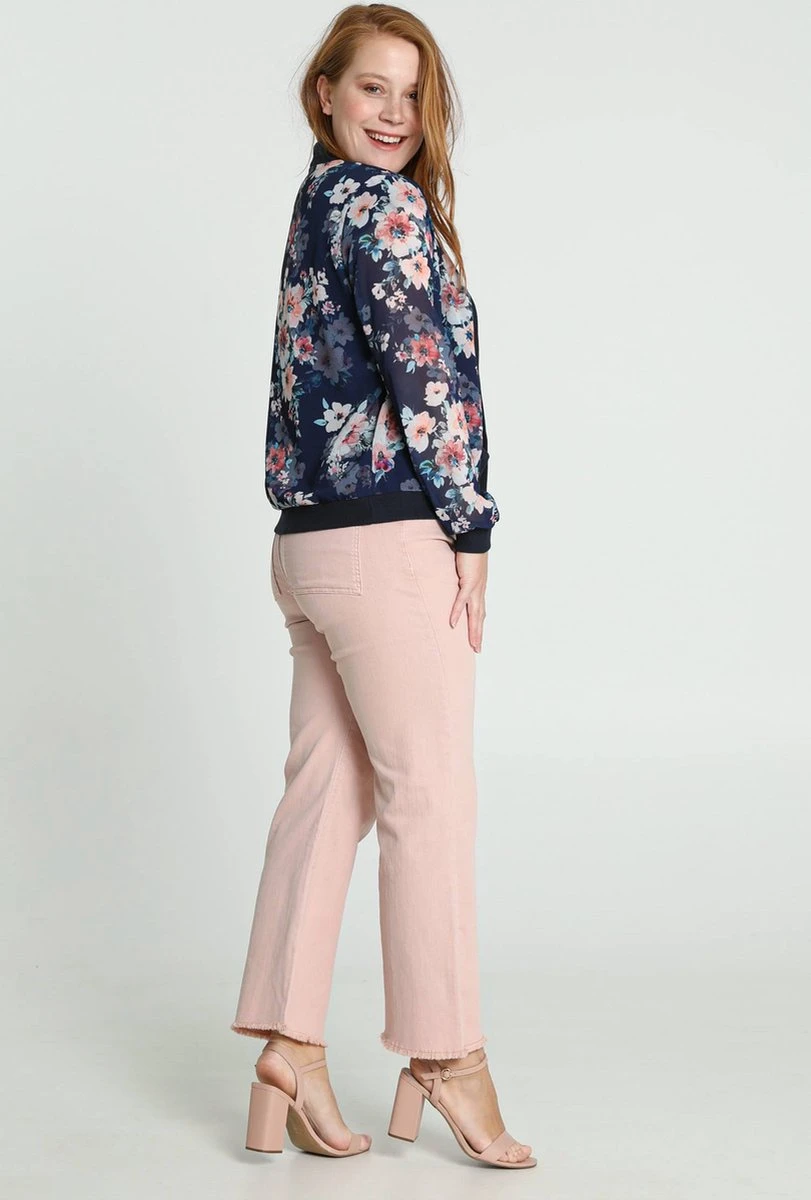 Cassis Korte, Open Bomberjack In Voile Met Bloemenmotief 9 Cassis Korte, Open Bomberjack In Voile Met Bloemenmotief - Afbeelding 7