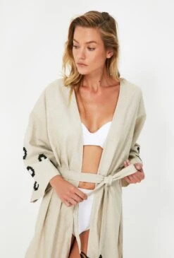 Trendyol Vrouwen Standaard Mouw Basis Kimono & Kaftan -ONLY Winkel 812x1200