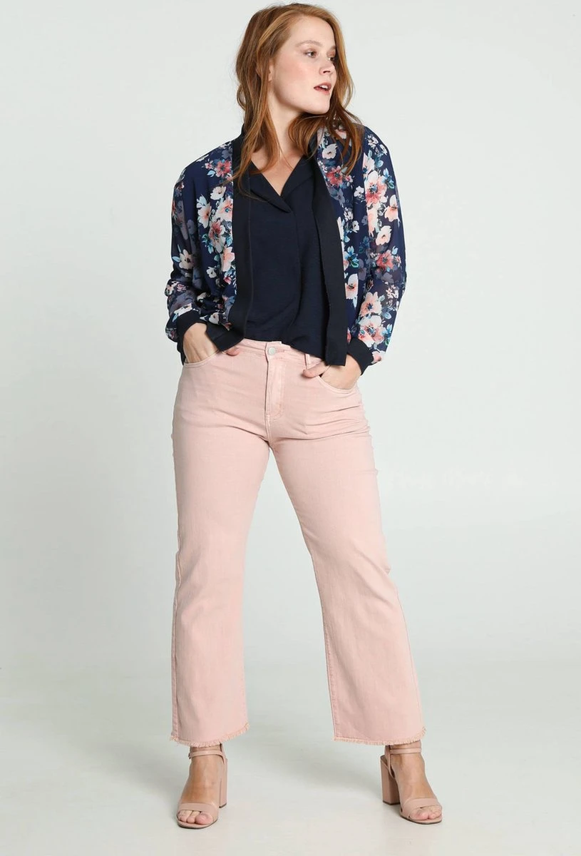 Cassis Korte, Open Bomberjack In Voile Met Bloemenmotief 10 Cassis Korte, Open Bomberjack In Voile Met Bloemenmotief - Afbeelding 8