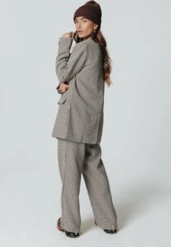 Colourful Rebel Rikki Jacquard Dogtooth Boyfriend Blazer - M -ONLY Winkel 832x1200 5