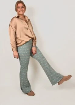 Merkloos Roos Flared Broek | Broek Dames | Flared | Elastieken Band | All-over Print | Kleurrijk | Kleur Blauw | Maat M -ONLY Winkel 857x1200 12