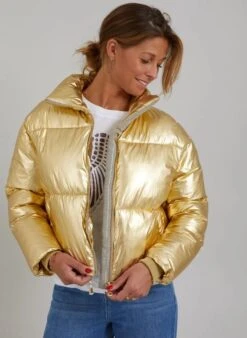 Goude Korte Puffer Jas - Coster Copenhagen -ONLY Winkel 877x1200 17