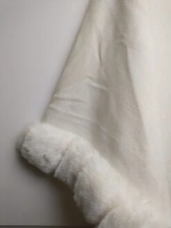 Merkloos Dames Poncho Met Imitatiebont Wit -ONLY Winkel 900x1200 286